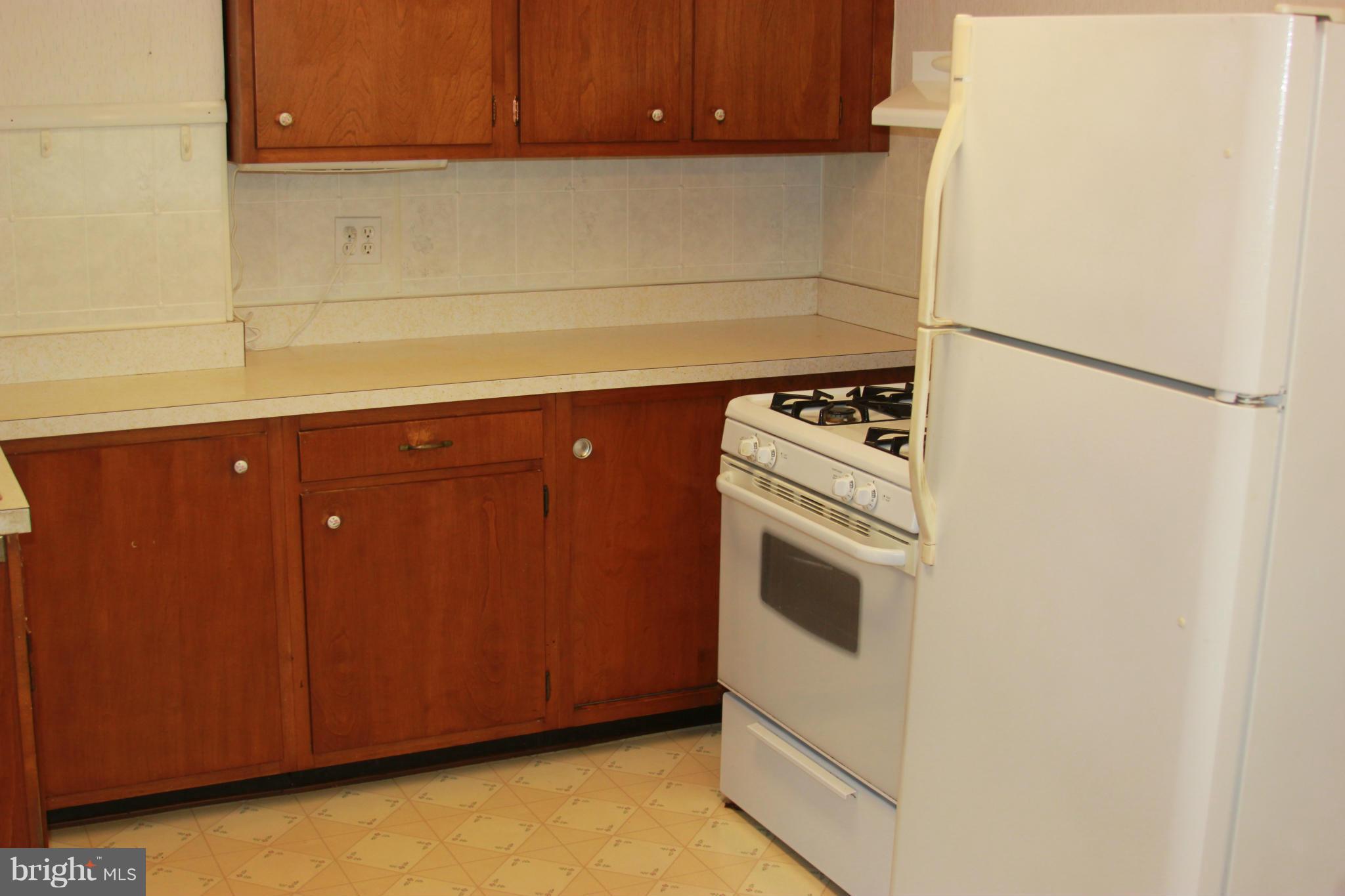 7720 North Cove Road Baltimore, MD 21219 - Photo 9 of 14 Kitchen