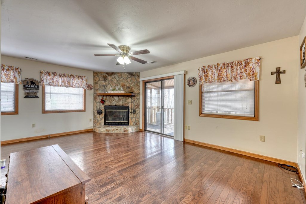 54 Hideaway Lane Murphy, NC 28906 - Photo 4 of 20