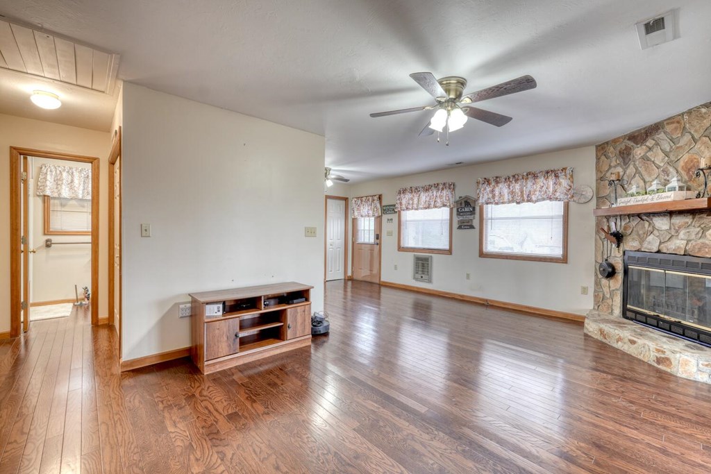 54 Hideaway Lane Murphy, NC 28906 - Photo 5 of 20