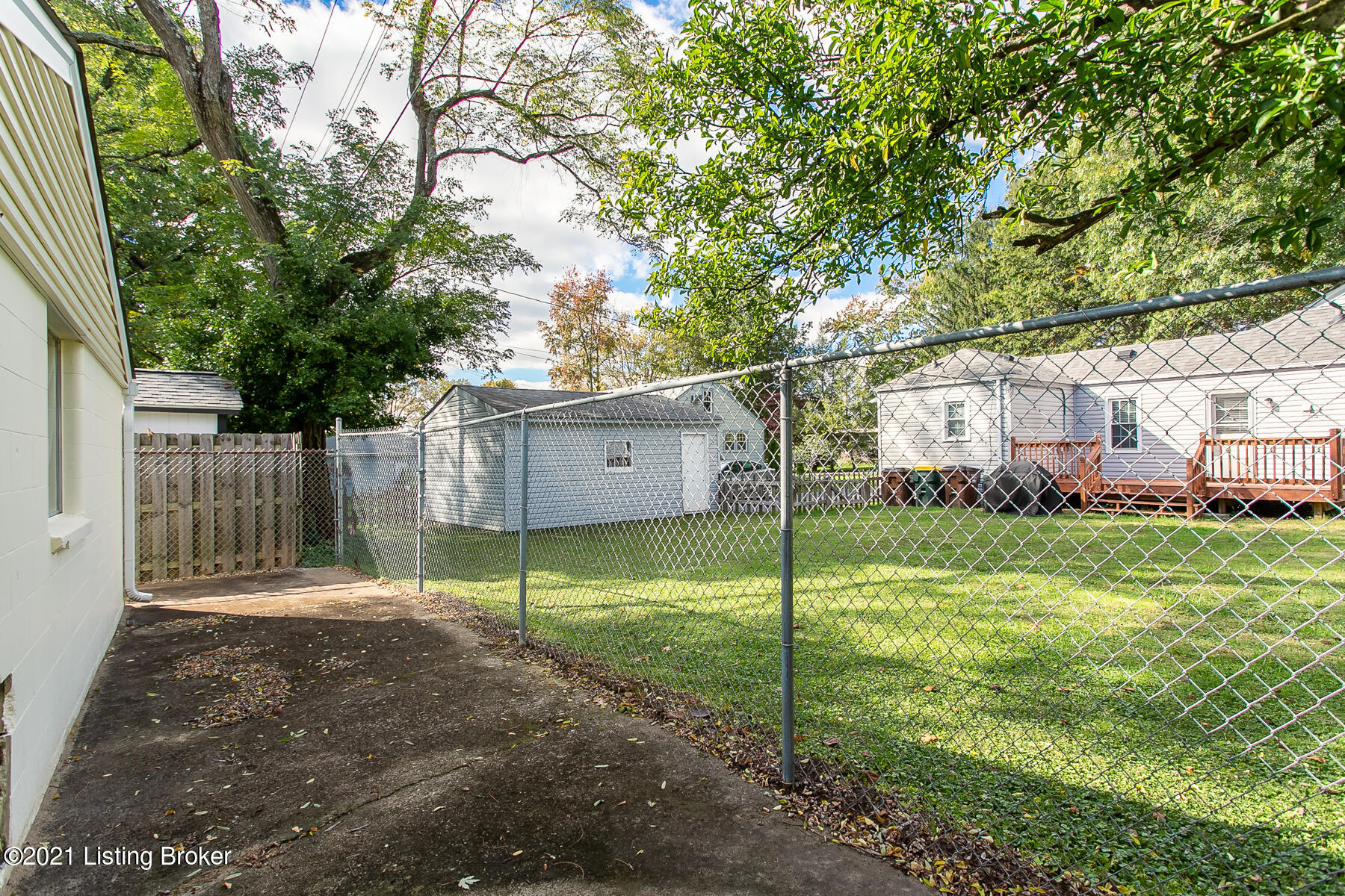 11909 Locust Road Louisville, KY 40243 - Photo 26 of 31 11909 Locust Rd-37