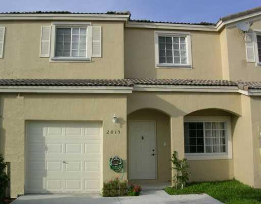 2015 Southwest 101st Lane, Unit 2015 Miramar, FL 33025 - Photo 1 of 8 Exterior Front