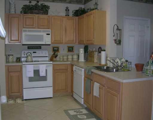 2015 Southwest 101st Lane, Unit 2015 Miramar, FL 33025 - Photo 2 of 8 Kitchen