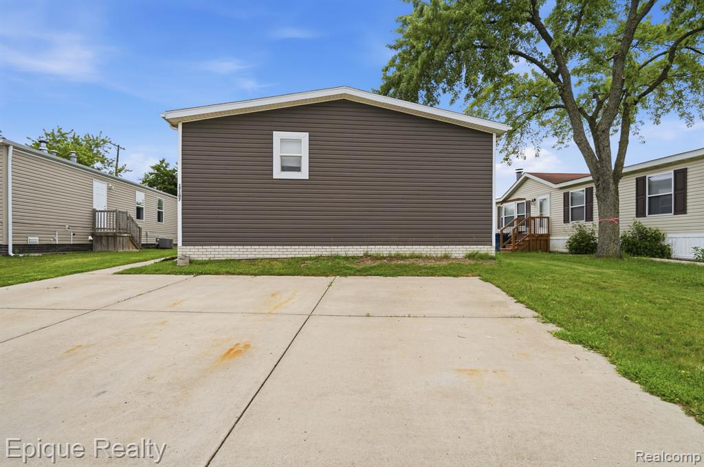 17107 Detroiter Avenue Davisburg, MI 48350 - Photo 2 of 25