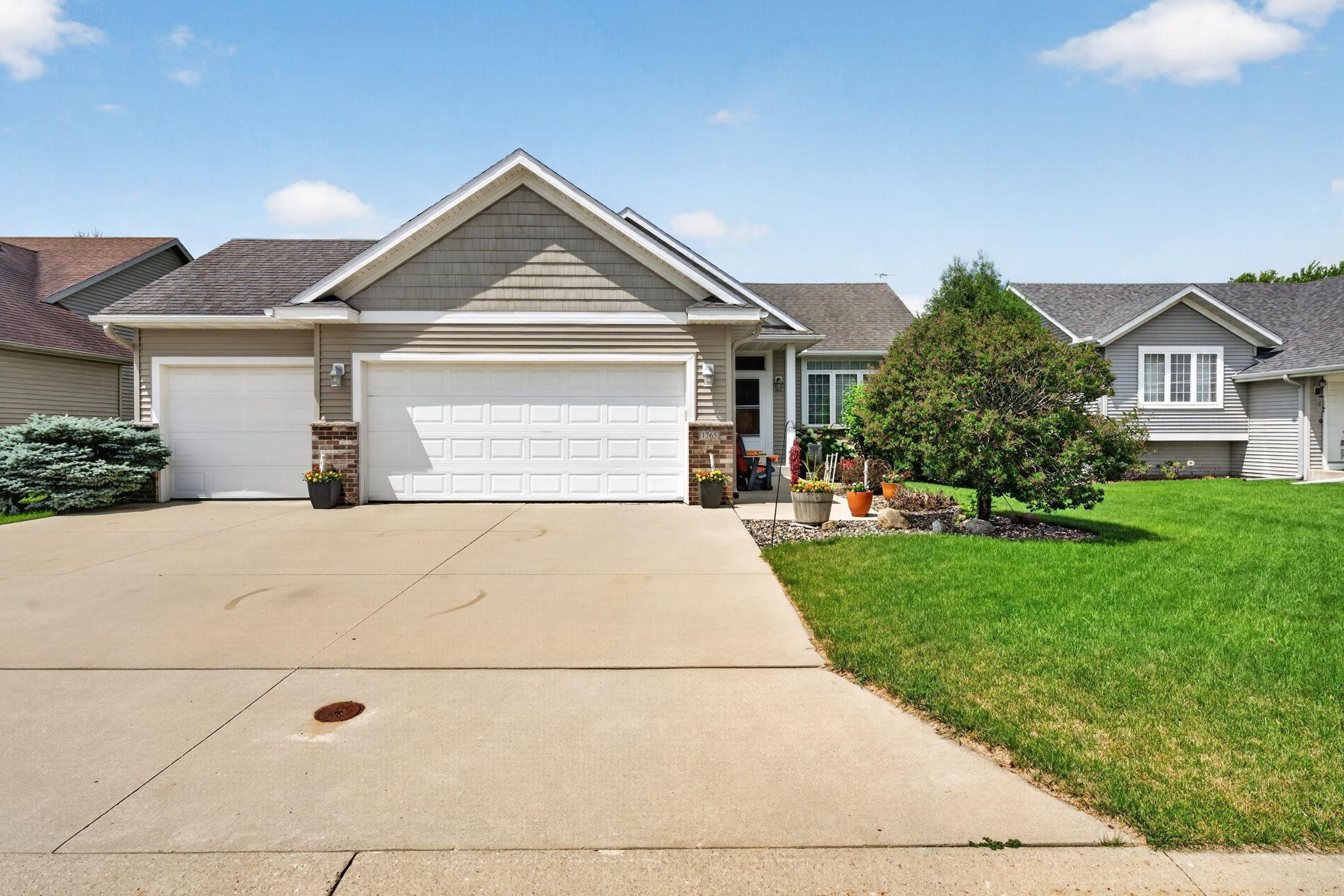1765 Spruce Meadows Drive Southeast Rochester, MN 55904 - Photo 3 of 27