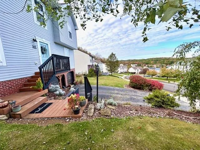 a view of a house with backyard