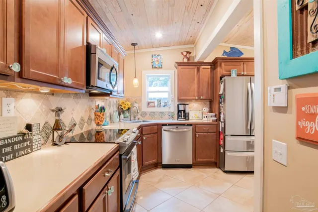 a view of a house with swimming pool and porch