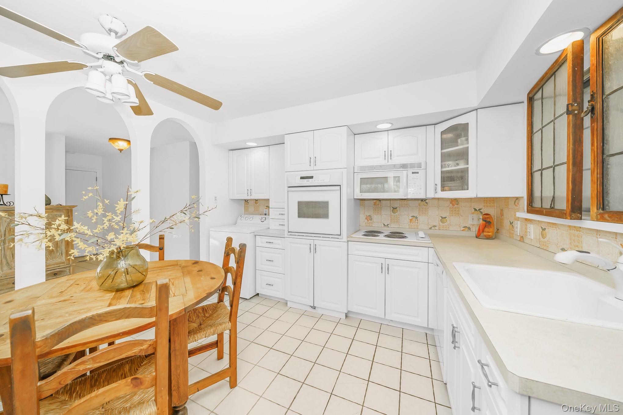 10 Rye Place Commack, NY 11725 - Photo 4 of 25