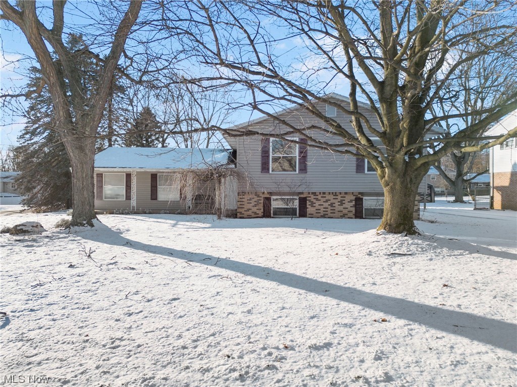 801 Netherwood Avenue Northwest Canton, OH 44708 - Photo 2 of 44 View of split level home