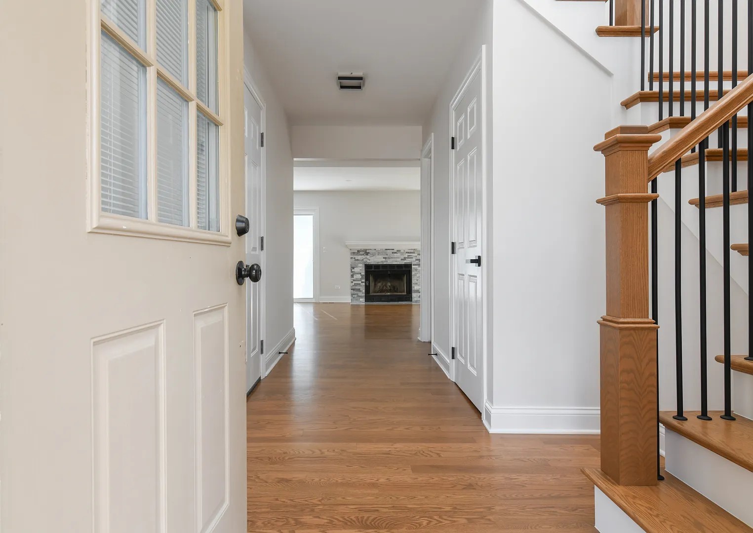 973 Old Oak Circle Algonquin, IL 60102 - Photo 3 of 24