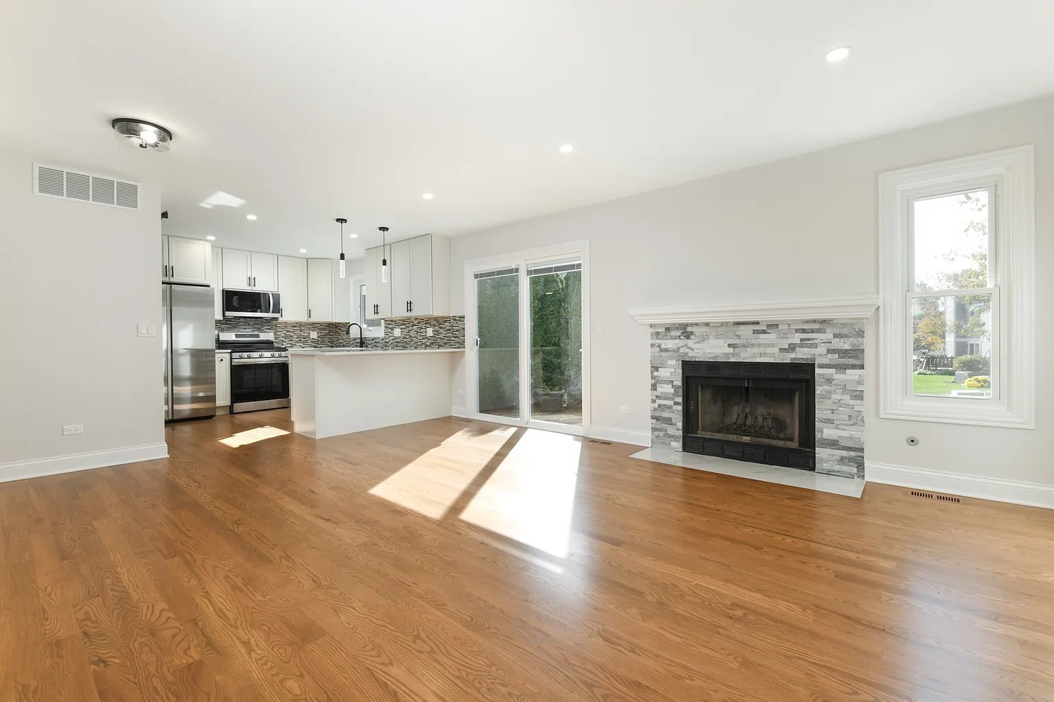 973 Old Oak Circle Algonquin, IL 60102 - Photo 4 of 24