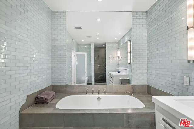 $1,240,000 | 964 Hancock Avenue, Unit 103, West Hollywood, CA 90069