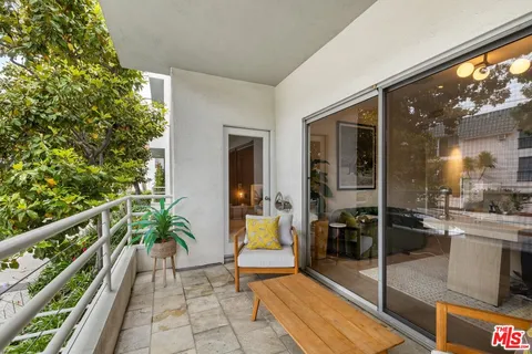 $1,240,000 | 964 Hancock Avenue, Unit 103, West Hollywood, CA 90069