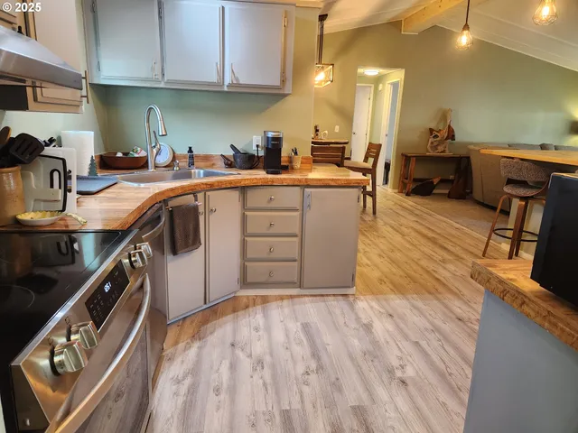 $139,000 | 100 River Bend Road, Unit 21, Reedsport, OR 97467