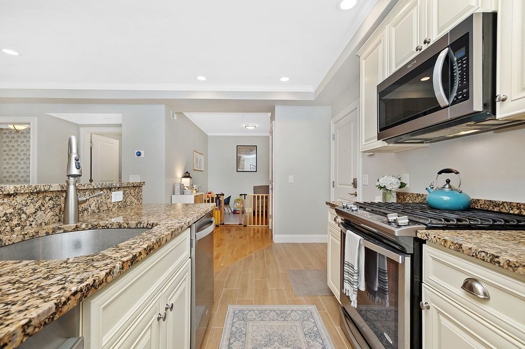 463 Rutherford Avenue, Unit 204 Boston, MA 02129 - Photo 5 of 34 Gallery Image 5