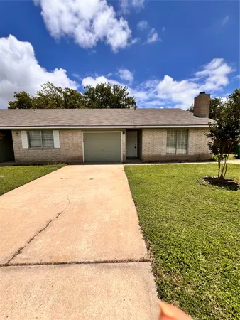 $1,395 | 301 12th Street, Unit B, Pflugerville, TX 78660