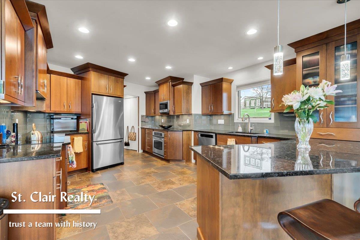560 North Riverside Avenue St. Clair, MI 48079 - Photo 8 of 49