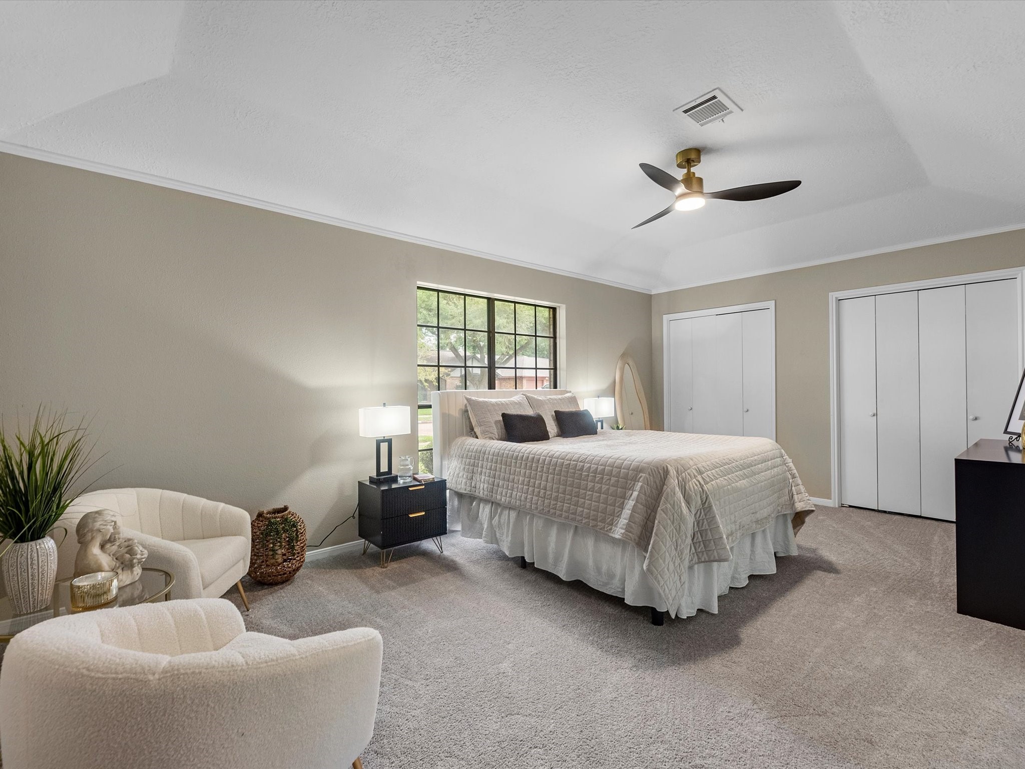 4002 Cujanes Street Pasadena, TX 77504 - Photo 15 of 26 a bedroom with a bed and couch