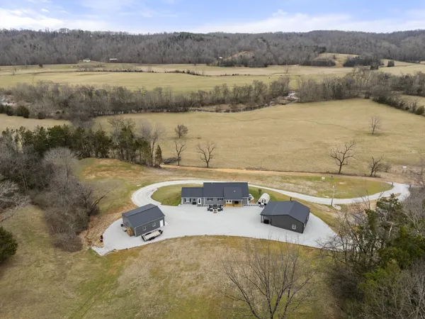 $893,000 | 1447 West Beaverdam Road, Centerville, TN 37033