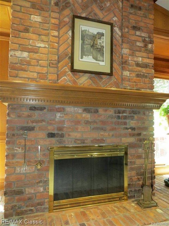 Cozy Family Room Fireplace.jpg
