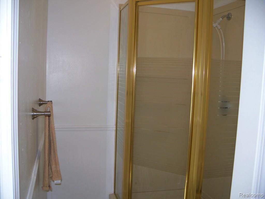 426 Hillview Street Rochester, MI 48306 - Photo 13 of 22 MASTER BATH SHOWER AREA