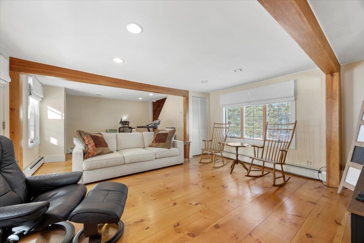 76 Tsienneto Road Derry, NH 03038 - Photo 13 of 50