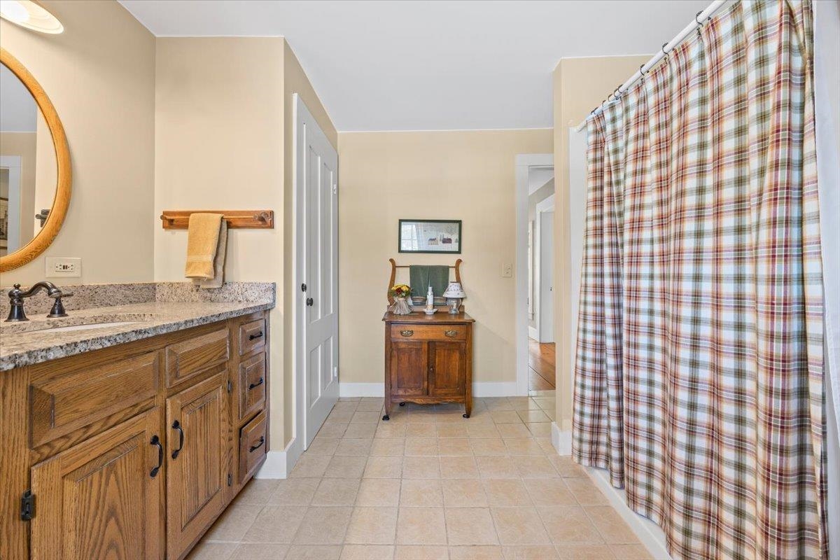 76 Tsienneto Road Derry, NH 03038 - Photo 21 of 50