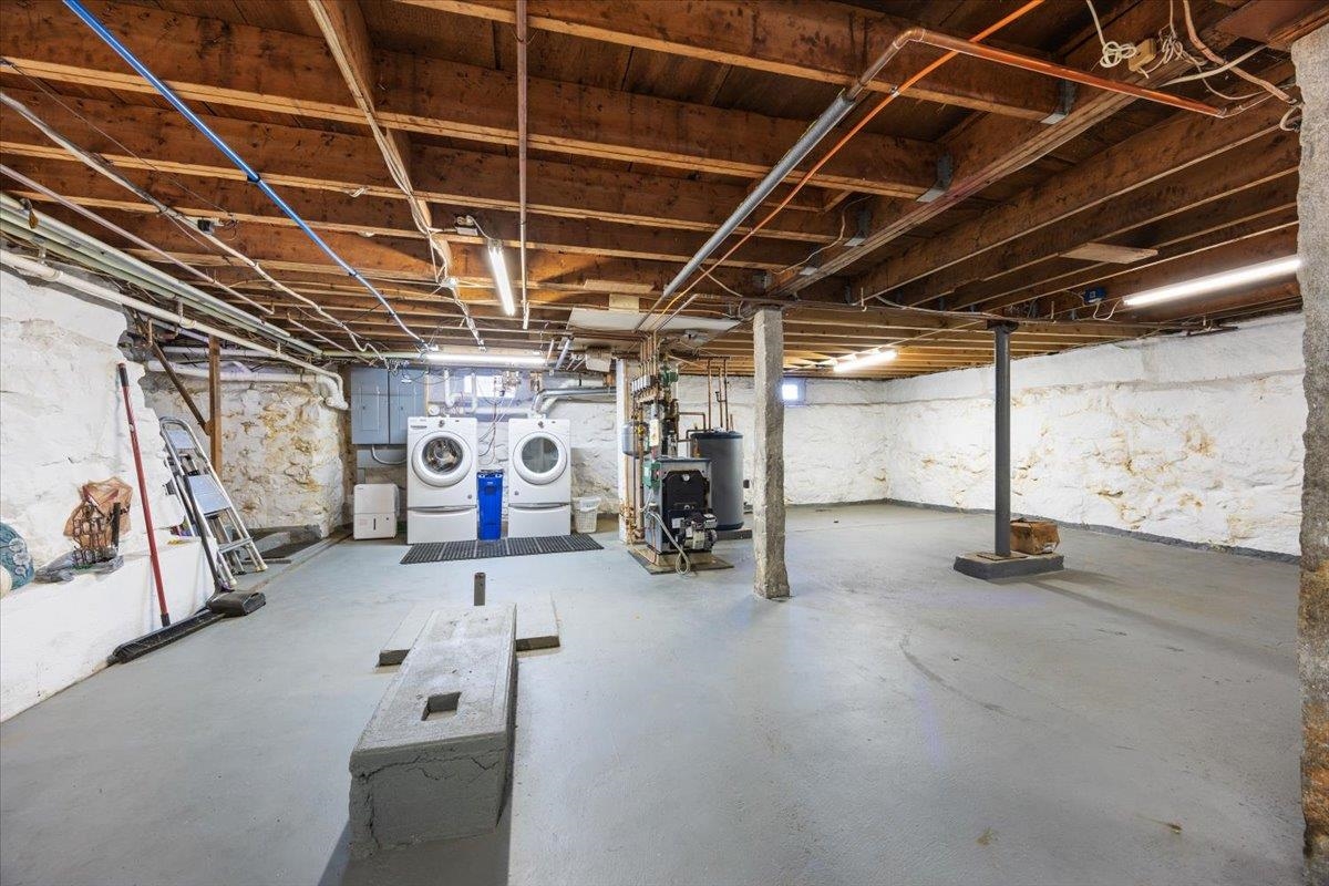 76 Tsienneto Road Derry, NH 03038 - Photo 24 of 50