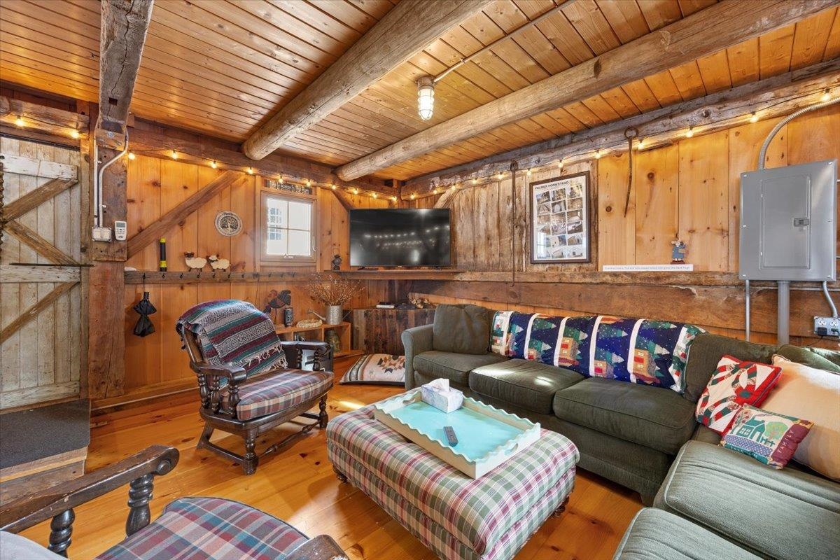 76 Tsienneto Road Derry, NH 03038 - Photo 32 of 50