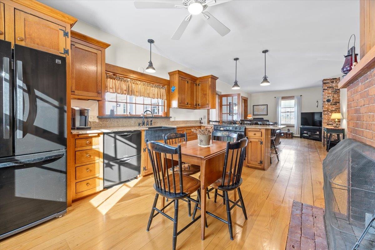 76 Tsienneto Road Derry, NH 03038 - Photo 7 of 50