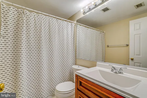 $2,295 | 610 North West Street, Unit 106, Alexandria, VA 22314
