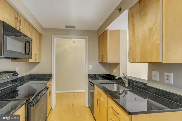 $2,295 | 610 North West Street, Unit 106, Alexandria, VA 22314