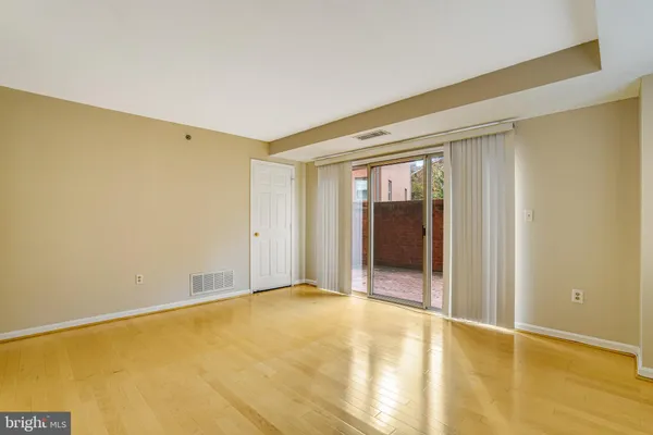 $2,295 | 610 North West Street, Unit 106, Alexandria, VA 22314