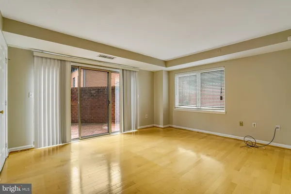 $2,295 | 610 North West Street, Unit 106, Alexandria, VA 22314