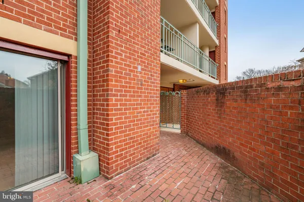 $2,295 | 610 North West Street, Unit 106, Alexandria, VA 22314
