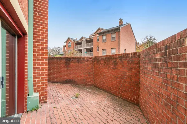 $2,295 | 610 North West Street, Unit 106, Alexandria, VA 22314