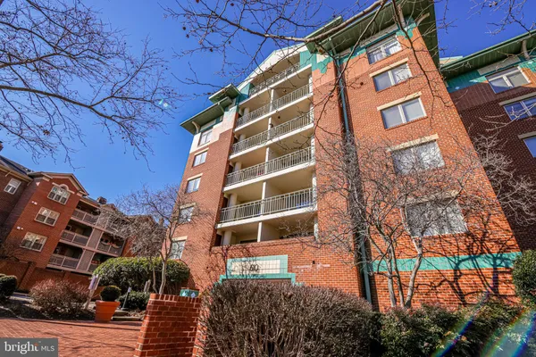 $2,295 | 610 North West Street, Unit 106, Alexandria, VA 22314