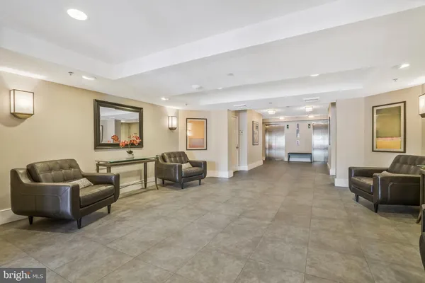 $2,295 | 610 North West Street, Unit 106, Alexandria, VA 22314