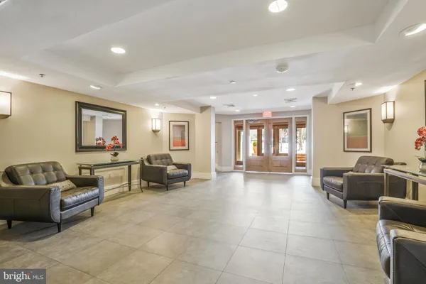 $2,295 | 610 North West Street, Unit 106, Alexandria, VA 22314
