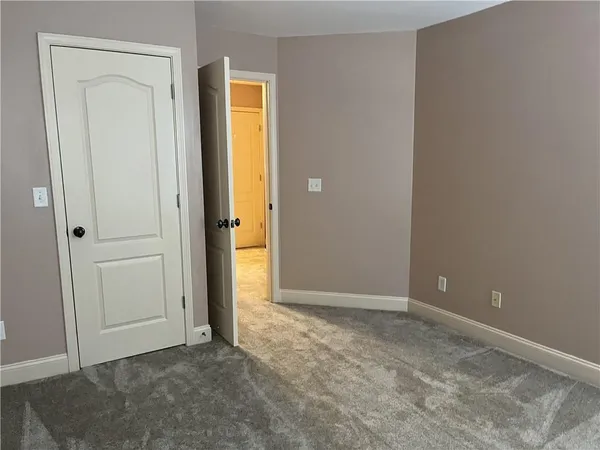 an empty room with closet and mirror