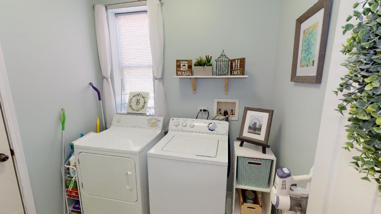 468 Butterfly Road Bolingbrook, IL 60490 - Photo 15 of 35 a utility room with dryer and washer