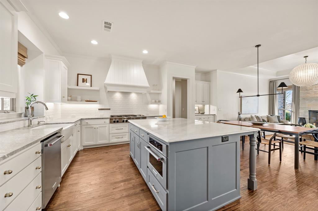909 Winding Ridge Trail Southlake, TX 76092 - Photo 14 of 36 a kitchen with lots of counter top space