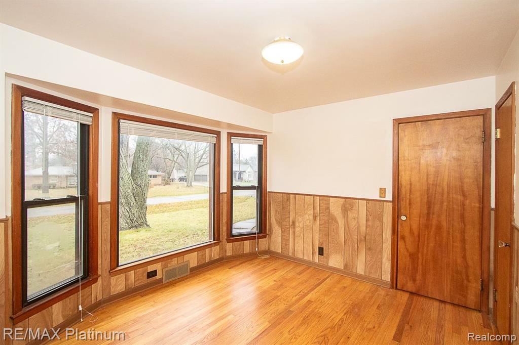 33166 Raphael Road Farmington Hills, MI 48336 - Photo 36 of 50