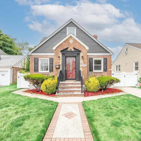 $829,999 | 130-16 232nd Street | Laurelton