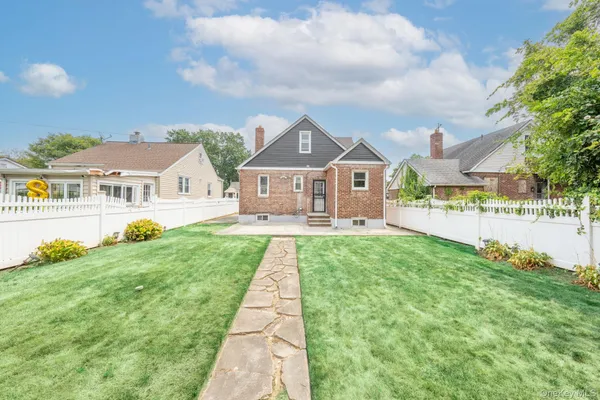 $829,999 | 130-16 232nd Street | Laurelton