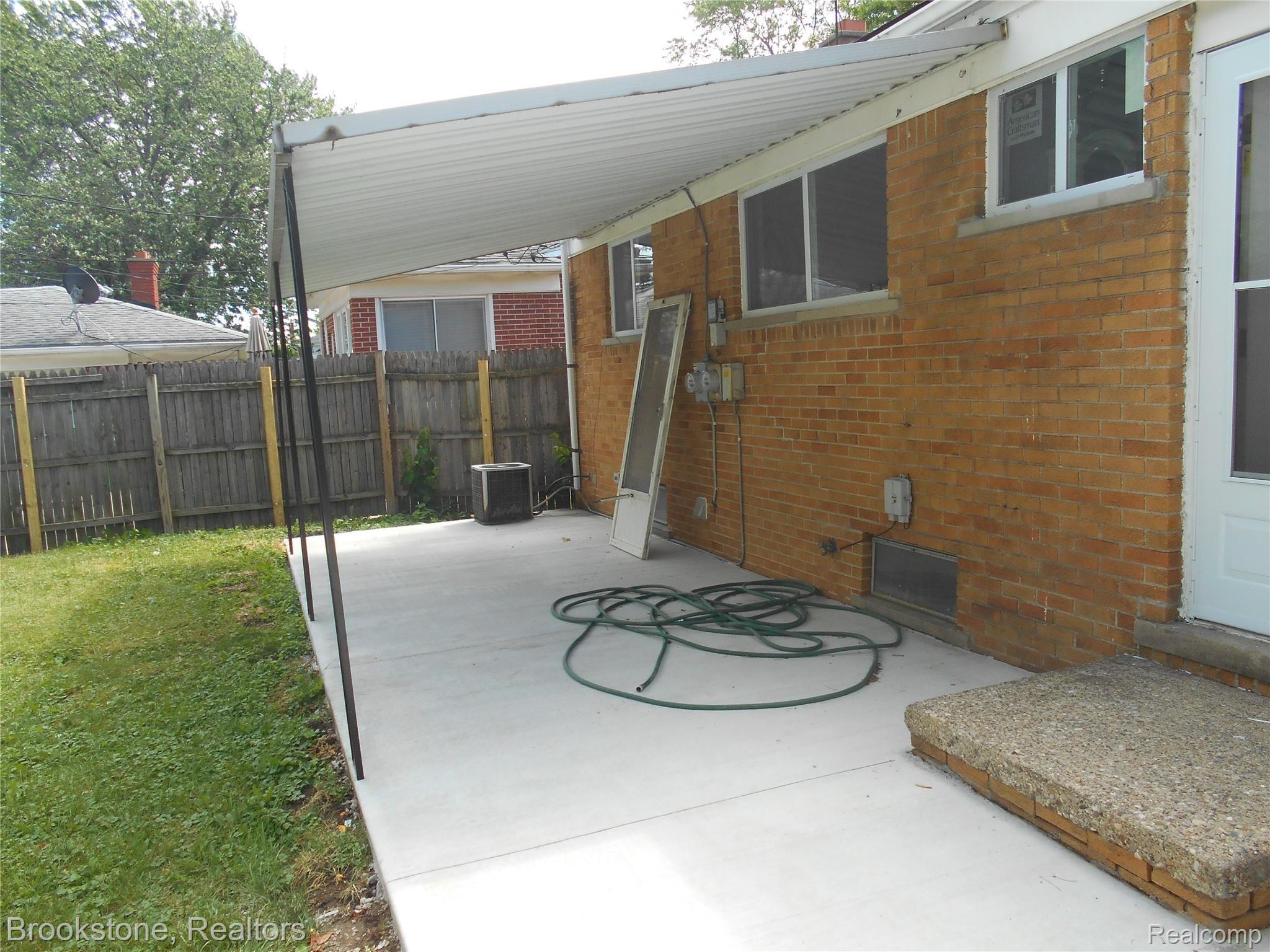 24570 Kelly Road Eastpointe, MI 48021 - Photo 32 of 38 DSCN1753.JPG