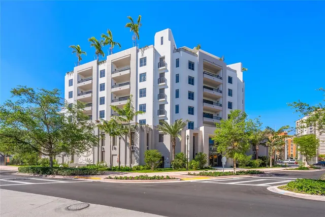 $8,985 | 701 Valencia Avenue, Unit 403, Coral Gables, FL 33134