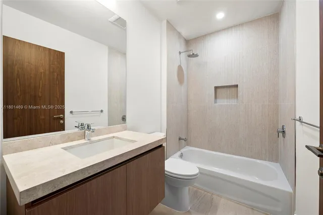 $8,985 | 701 Valencia Avenue, Unit 403, Coral Gables, FL 33134