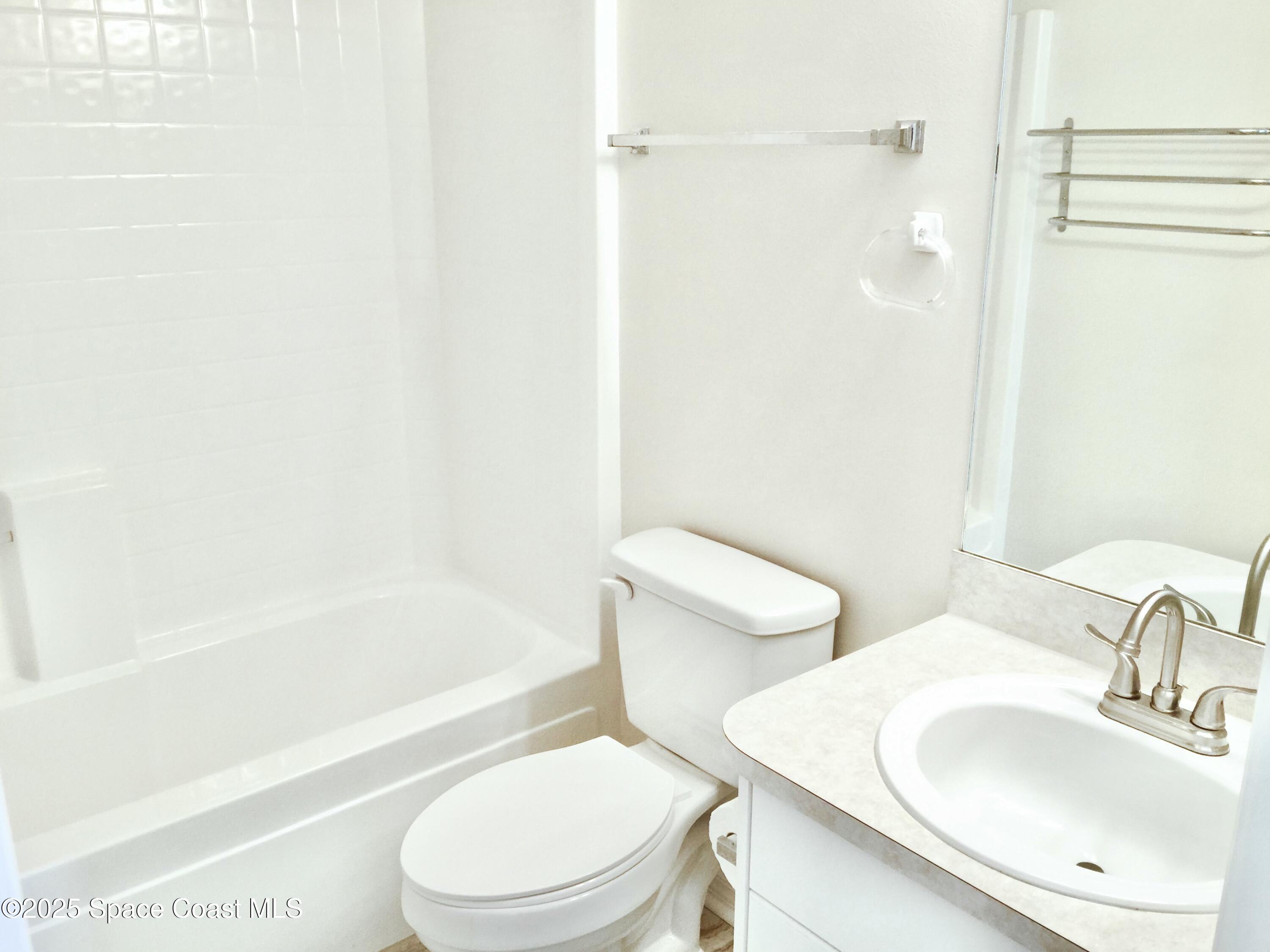 974 Villa Drive Melbourne, FL 32940 - Photo 13 of 18 Hall Bathroom