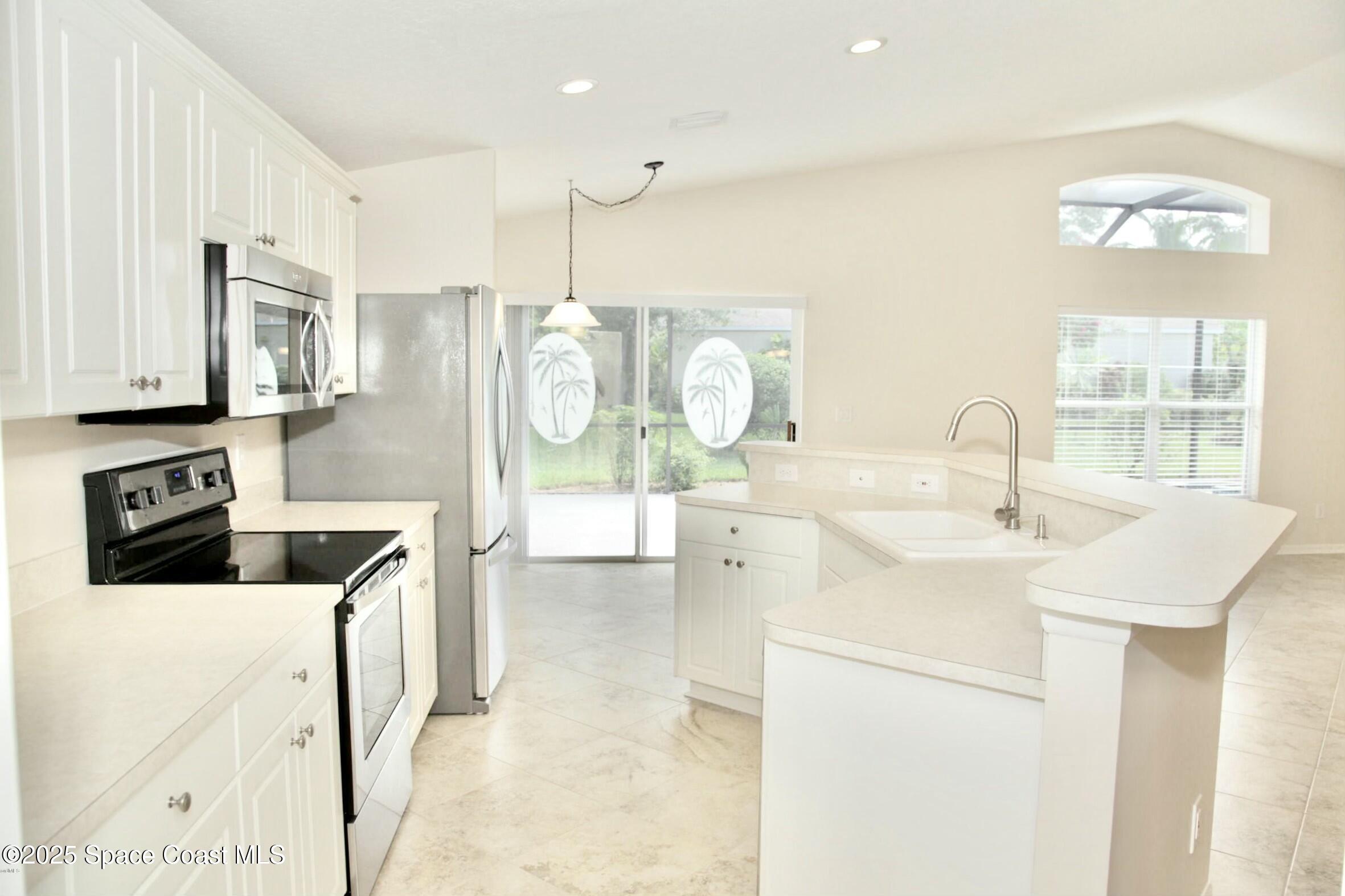 974 Villa Drive Melbourne, FL 32940 - Photo 3 of 18 Kitchen / Breakfast Bar