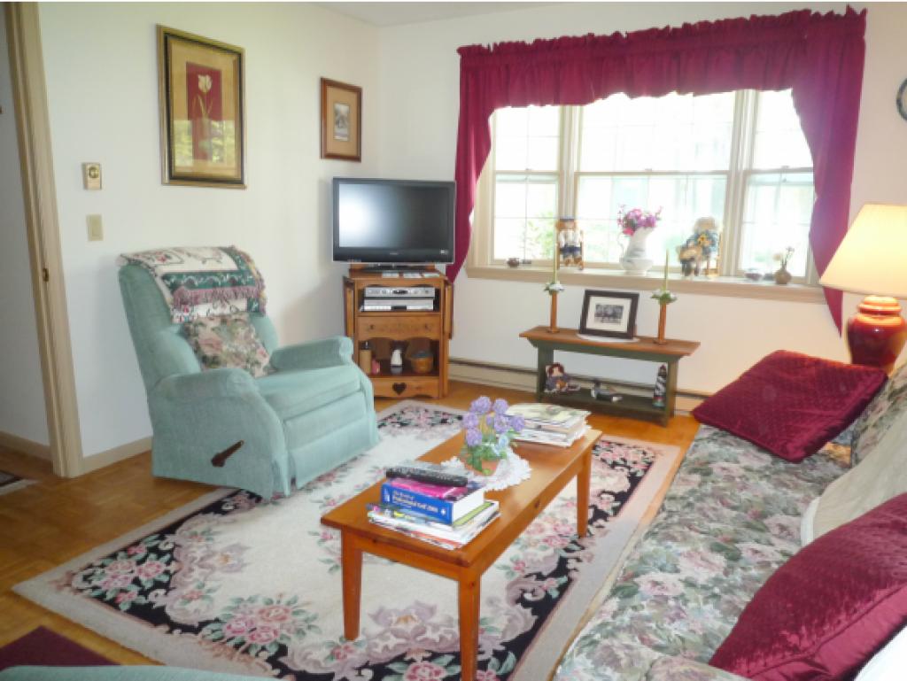103-4 Clark Road, Unit 4 Wolfeboro, NH 03894 - Photo 15 of 26 Gallery Image 15